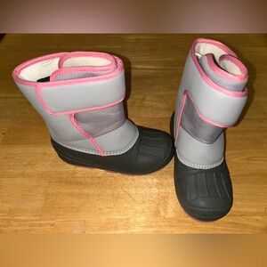 Girls snow boots snowshoes 12 gray and pink thermolite ecomode Cat & Jack
